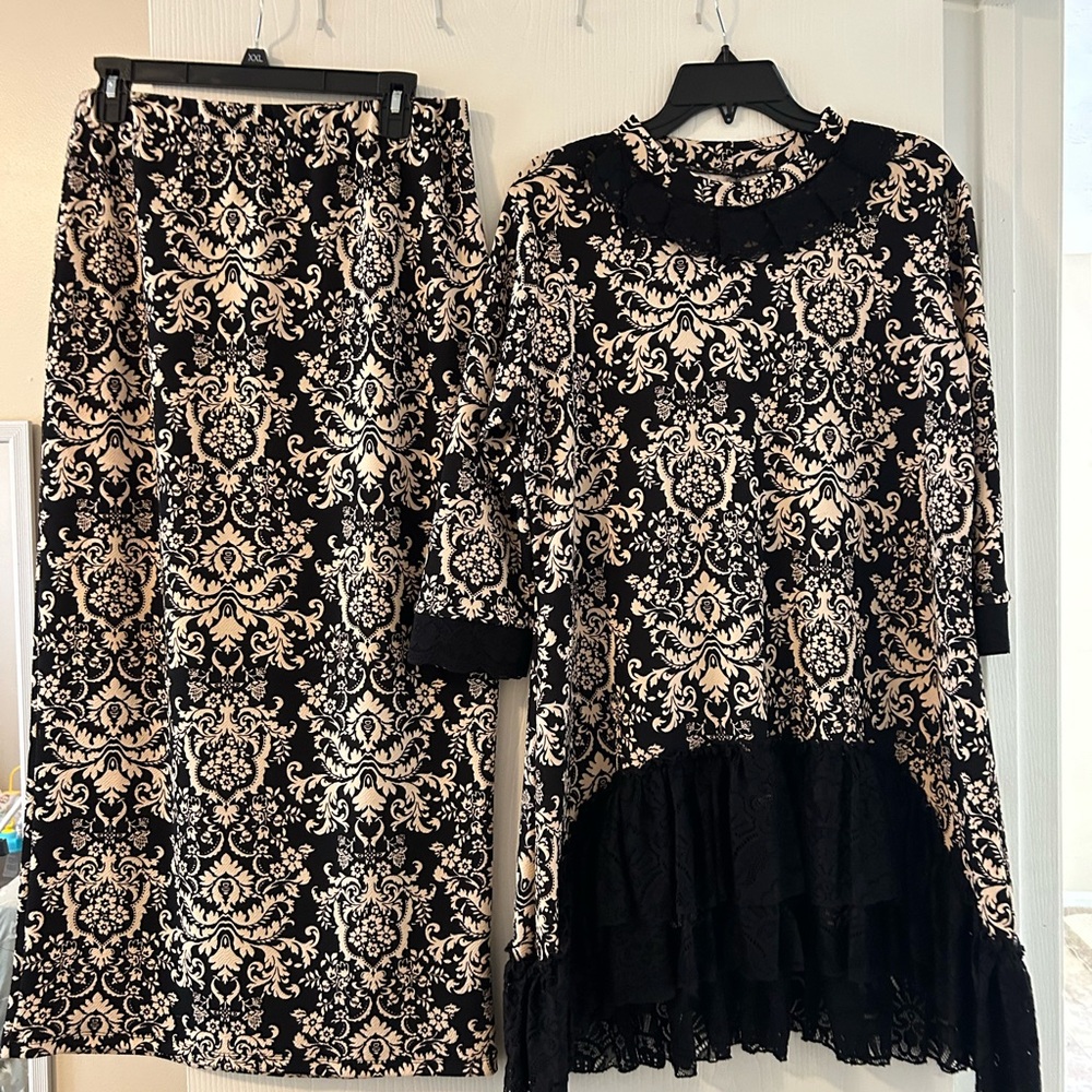 Black and cream two piece. Excellent condition
